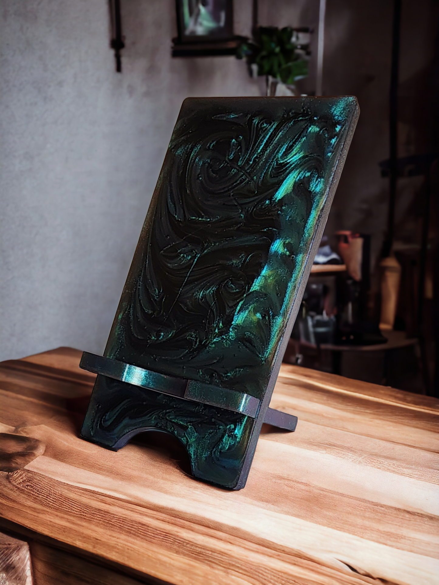 Chameleon Sapphire Blue Green Phone Stand