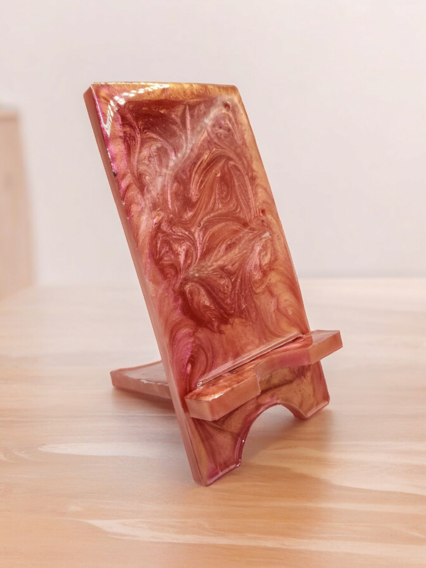 Chameleon Pink Gold Phone Stand and Ear Bud Set